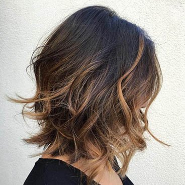Garnier Fructis De-Constructed Texture - Model Off-Duty Waves - chic on short hair - curl hair with flat iron instead of curling wand - tousle hair to create texture, hold